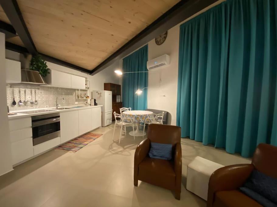 Apartamento Open Space City Center Con Terrazzo E Due Bagni Milán Exterior foto